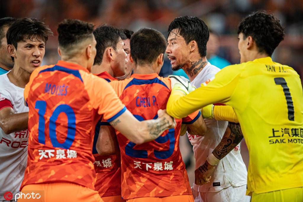 最终全场比赛结束，米兰1-0佛罗伦萨。
